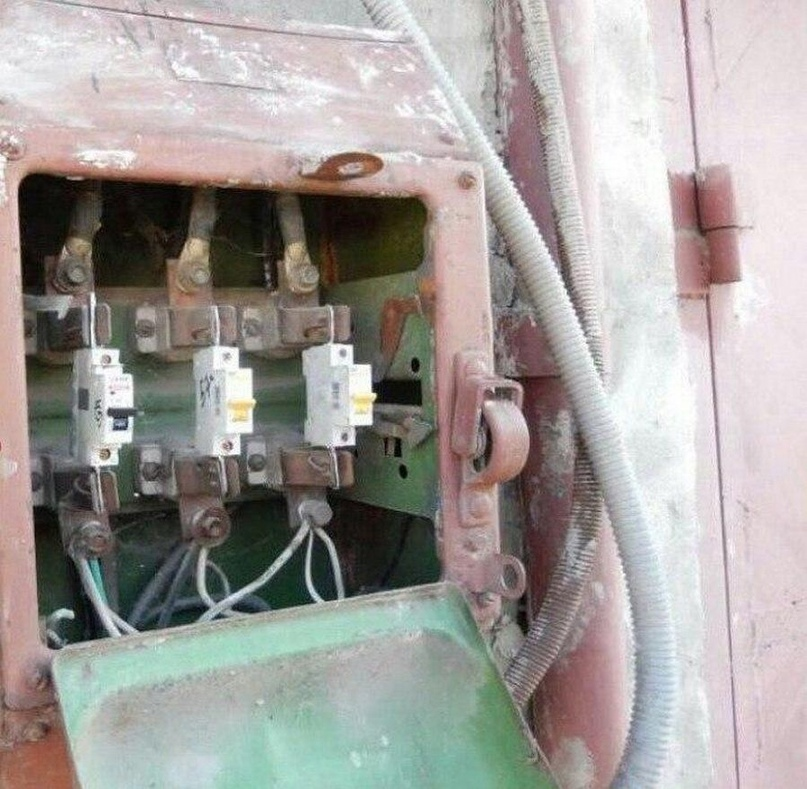 Зачем там одноразовые предохранители, если есть многоразовые автоматы???