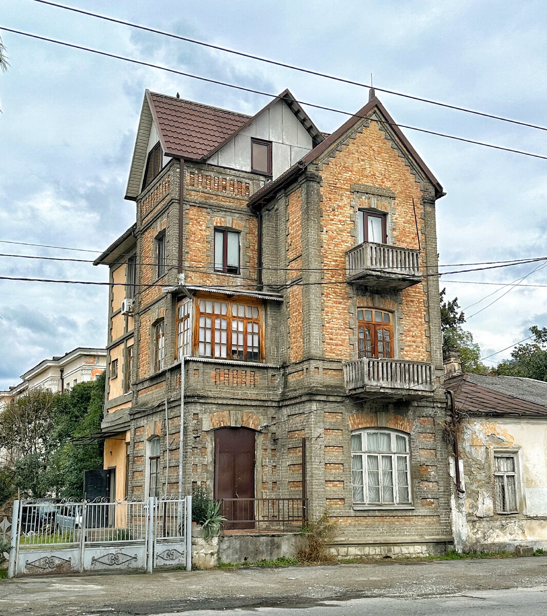 Здесь была драматичная лав стори