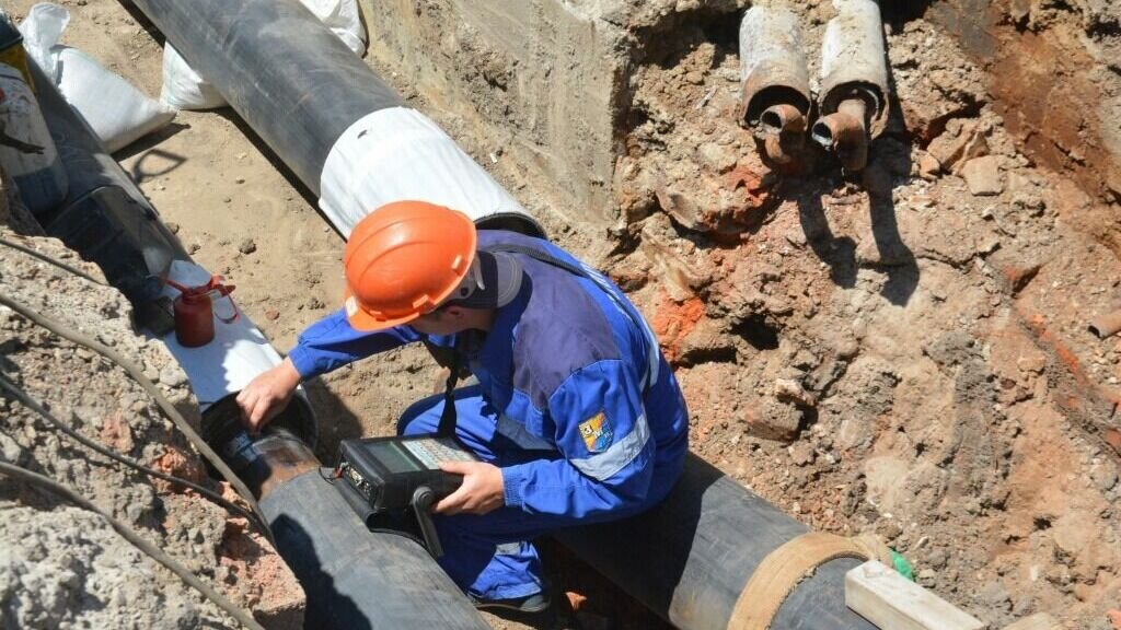     В Ростове-на-Дону из-за коммунальной аварии на нескольких улицах пропало теплоснабжение, сообщили в мэрии.
