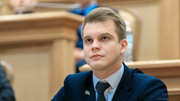     Под прицел силовиков попал референт губернатора ХМАО Михаил Слинкин.