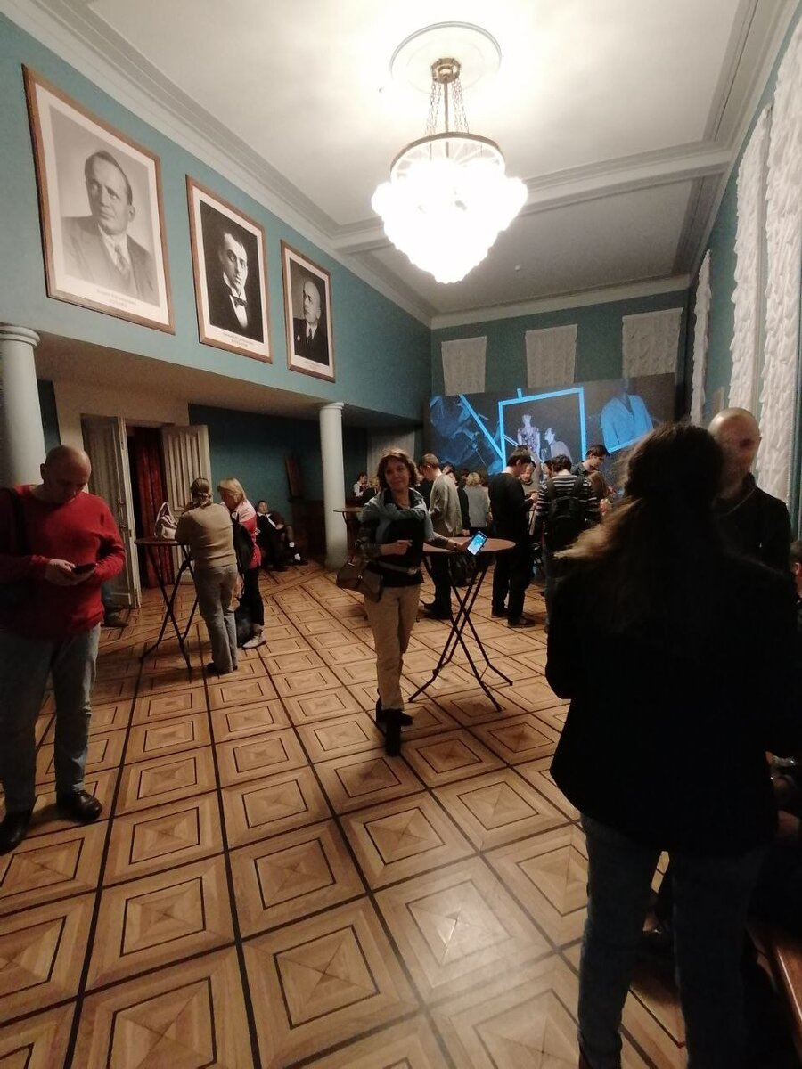 В театр "Щуки".