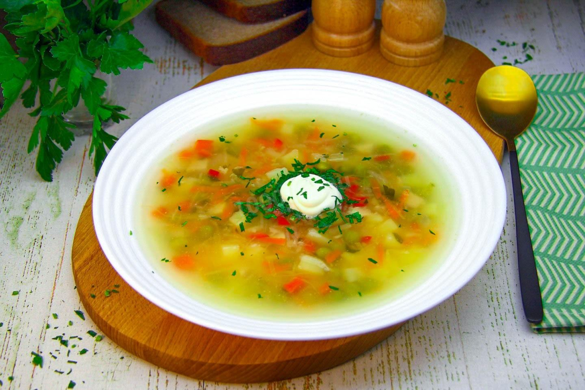 Рецепт супа без мяса. Консоме овощное. Суп овощной на мясном бульоне. Суп овощной на курином бульоне. Супы на овощном отваре.