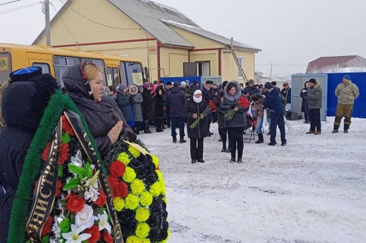    Сорочинцы проводили павшего в боях защитника Донбасса Алексея Казакова.