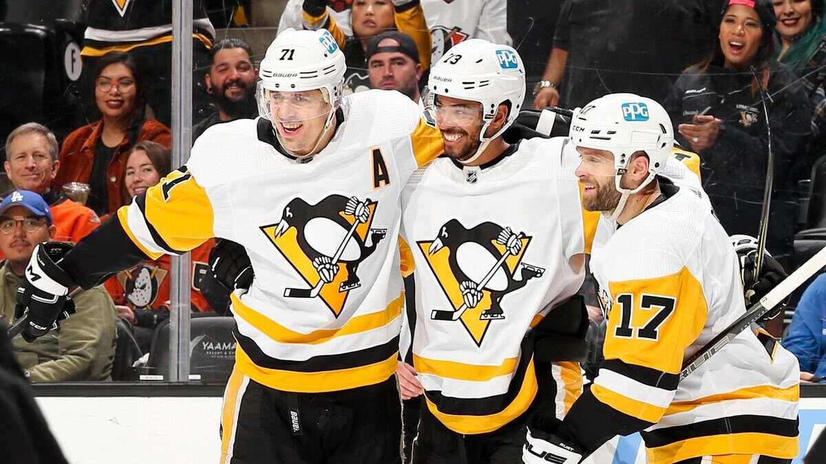    Хоккеист "Питтсбург Пингвинз" Евгений Малкин (слева)© Фото : nhl.com