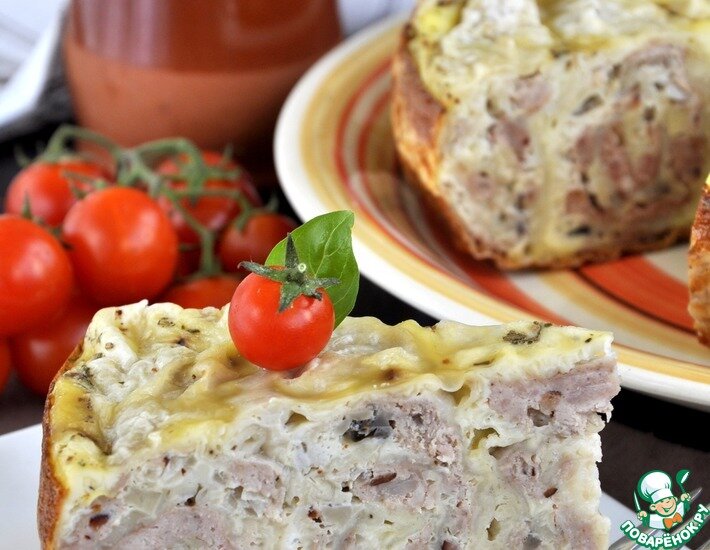 Пироги запеченные с мясом. Пирог с фаршем в мультиварке. Пирог с мясом в мультиварке. Пирог с мясом в мультиварке. Мясной пирог рецепт лазерсон.