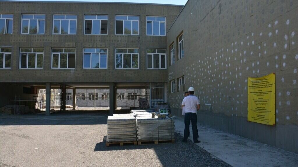     В Ростове-на-Дону в этом году планируется направить два миллиарда рублей, чтобы привести в порядок школы, сообщил сити-менеджер Алексей Логвиненко на заседании Думы.
