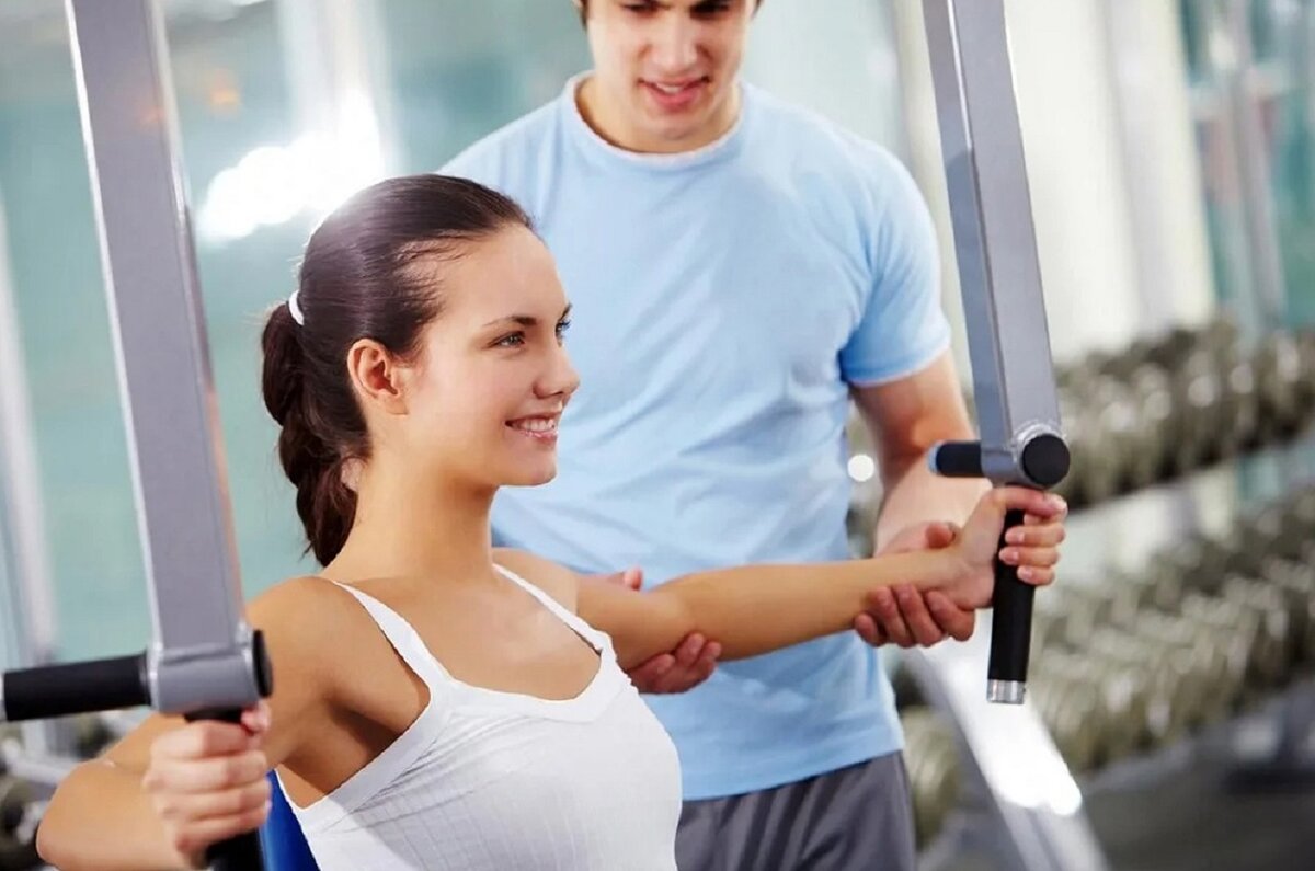 Занятия спортом новосибирск. Индивидуальный фитнес. Индивидуальное занятие в тренажерном зале. Индивидуальные занятия фитнес. Индивидуальный фитнес тренер.