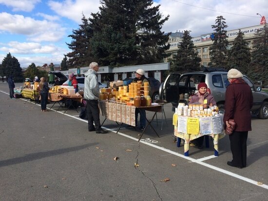     Ярмарка на Театральной площади в Саратове. Фото: saratov.mk.ru "МК в Саратове"