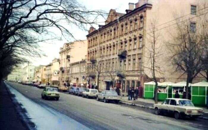 Ныне снесенные здания на Лиговском проспекте, на месте которых сегодня находится ТЦ "Галерея". Фото 1970-х годов