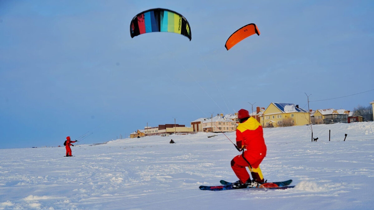    В Сургутском районе устроили гонки на «воздушных змеях»