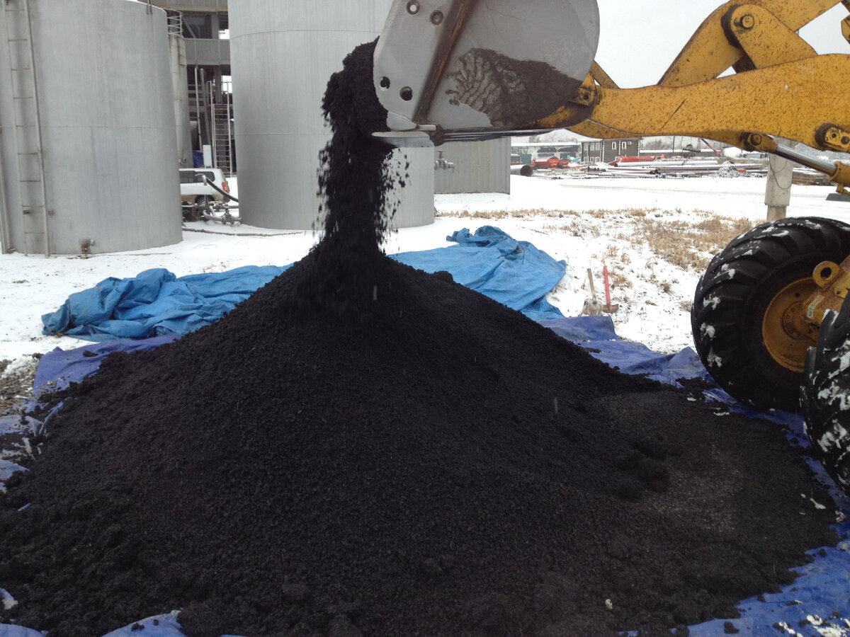 Процесс превращения горячего асфальта в холодный. 