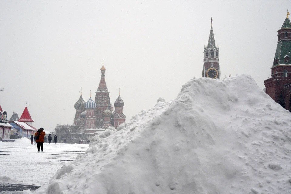     Снежный покров в Москве продолжает расти Михаил ФРОЛОВ