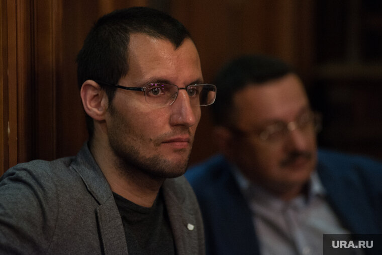    Екатеринбургский пиарщик Платон Маматов с другом разогнали УАЗ СГР до 120 км/час