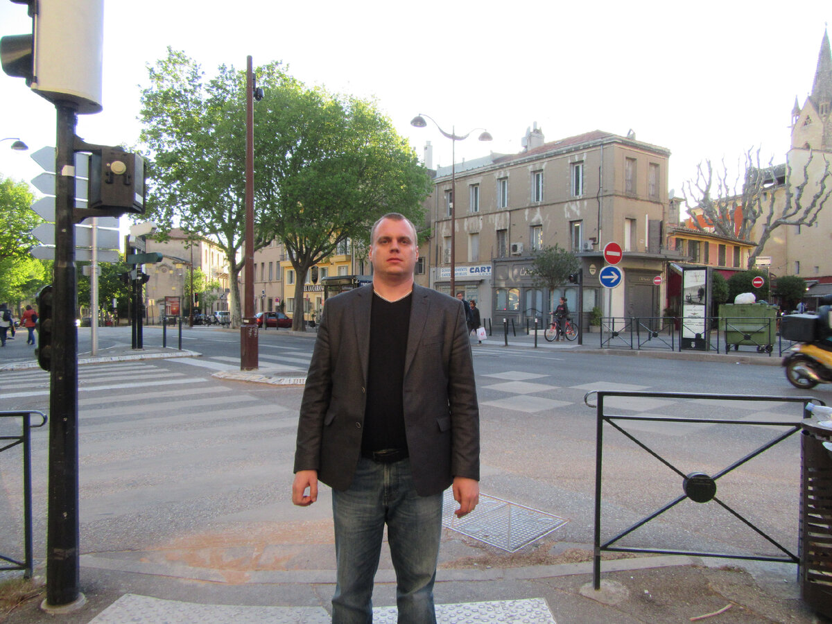 Рис. 1. Перекресток в городе Экс-Ан-Прованс (Франция, 2016)