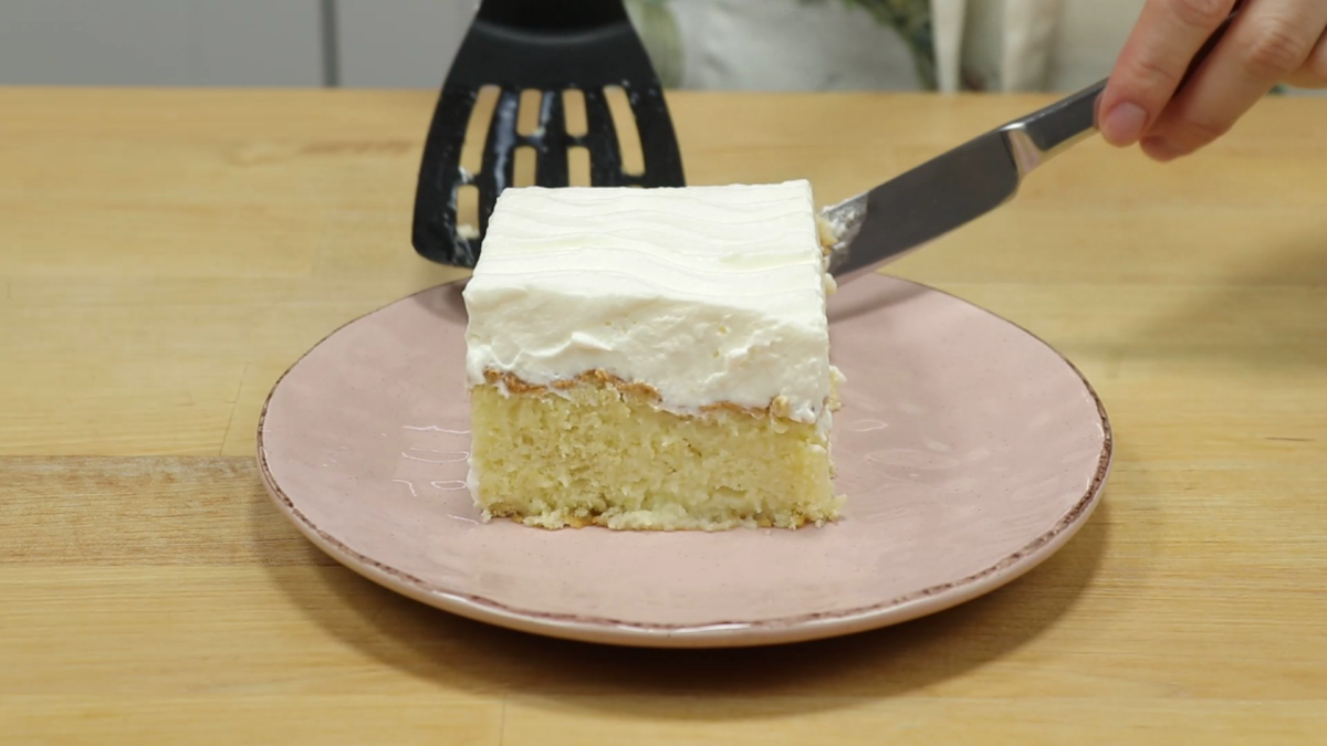 Десерт «Три молока» (исп. Tres Leches, или Torta De Tres Leches)