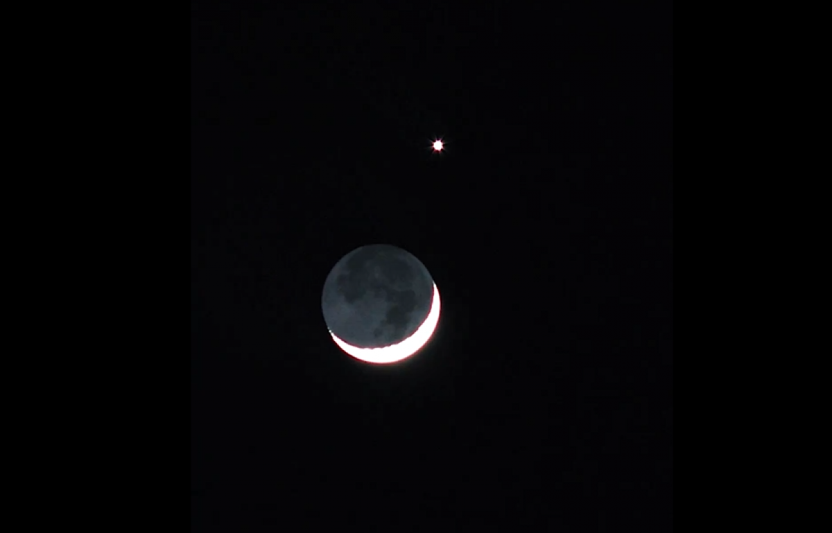 Луна 13.03 2024. Ночь Луна. Луна на небе. Сближение Луны и Венеры. Ночная Луна.