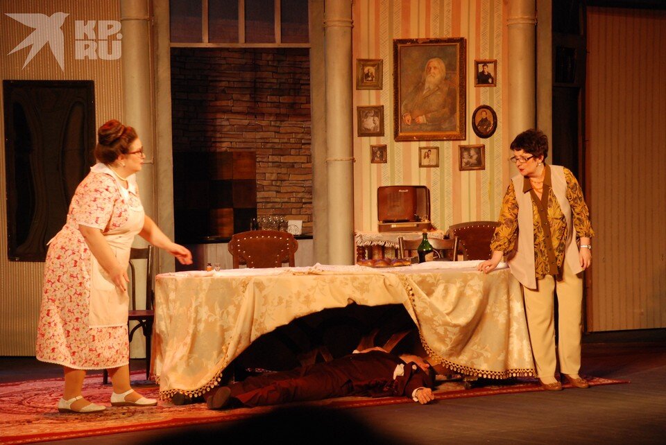     Таганрогский театр представил рязанцам спектакль про отравление чиновника мышьяком Анастасия КУДРЯШОВА