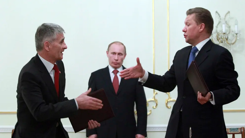 Под взглядом Путина: представители немецкой химической компании BASF и российского государственного «Газпрома» заключили сделку в Москве © picture alliance / dpa