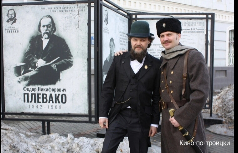    Исполнитель главной роли Михаил Зверев (слева) и Сергей Верховцев, сыгравший в фильме городового