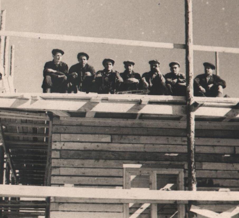 Слева направо: ХОМЕНЯ В., НИКИТИН П., ВИКТОРОВ С.,ДАЙНАКОВ Д., ПЕТРОВ А,, МАЛЫЙ В., СМУЛЬКО И,