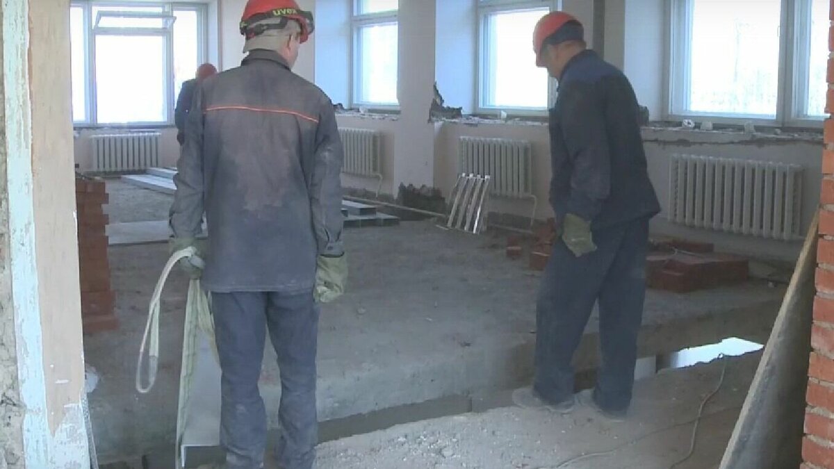     В Глазове продолжают реконструировать филиал республиканского реабилитационного центра «Адели», на сегодня там уже выполнены основные демонтажные работы.