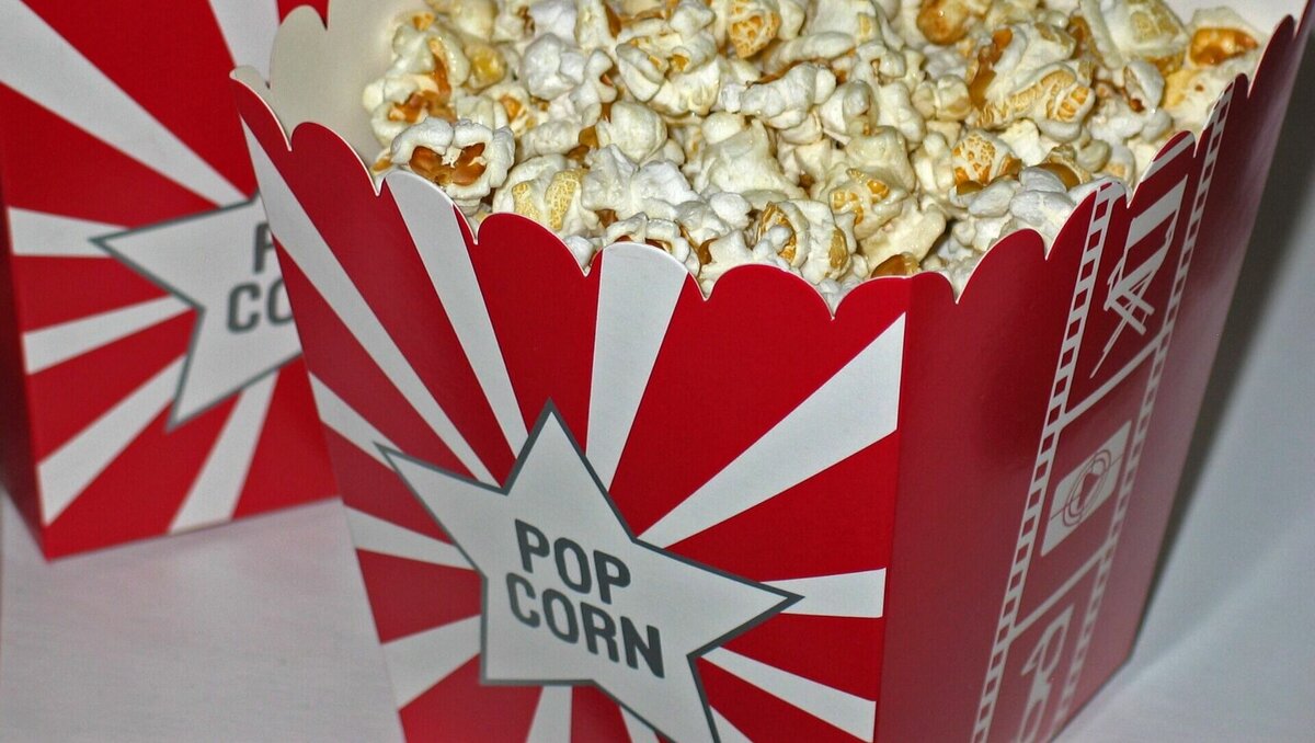     Кинематографичное ДТП произошло в Находке Приморского края. Мужчина взобрался на машину, перевернувшуюся во время инцидента.