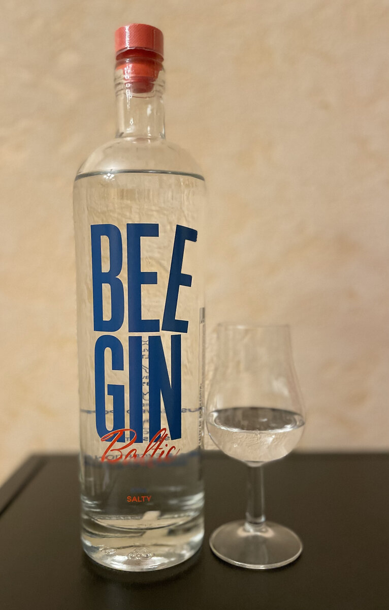 Можно джин. Джин Россия. Gin рос. Bee Gin окей. Джин российский фото.