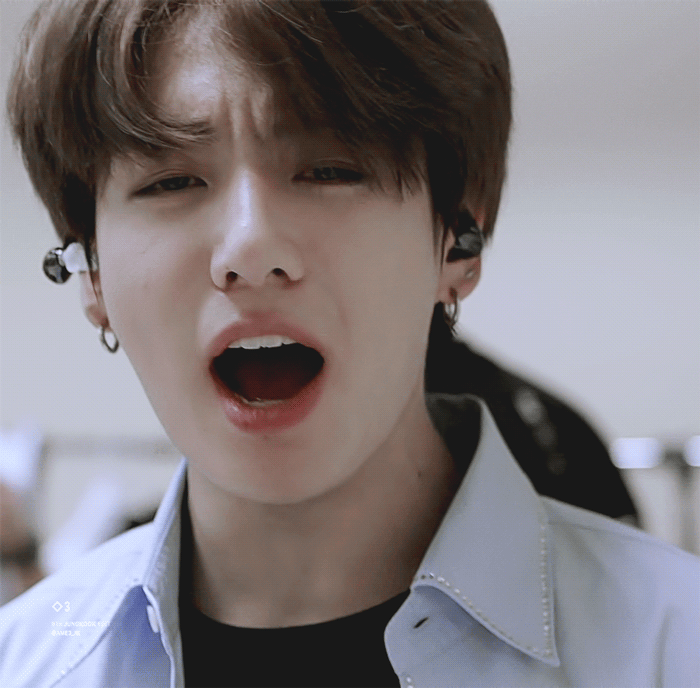 (https://yandex.ru/images/search?img_url=https%3A%2F%2Fi.ytimg.com%2Fvi%2F4D5AaSbxURk%2Fmaxresdefault.jpg&lr=21&p=2&pos=6&rpt=simage&text=чонгук%20гиф)