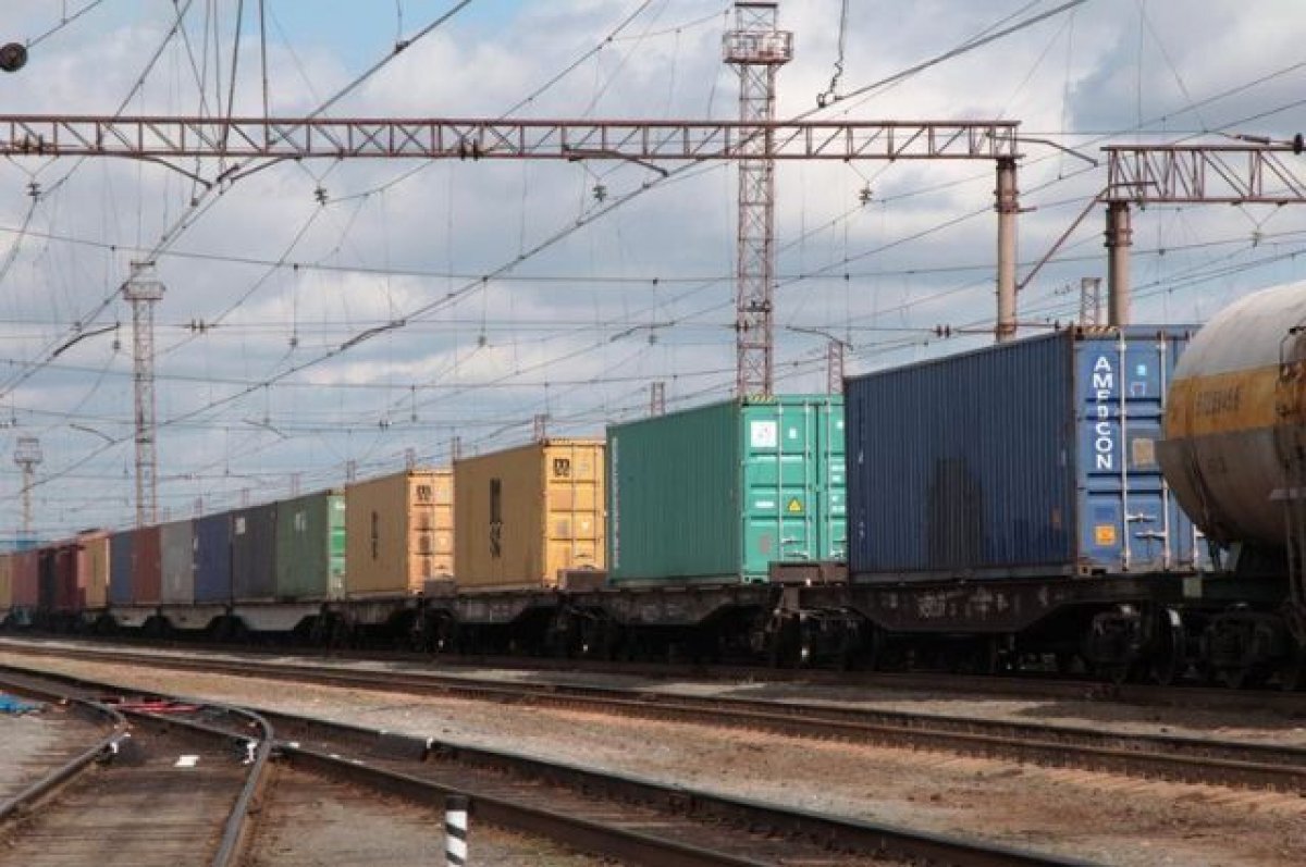   Перевозки контейнеров на СвЖД с начала года выросли на 3,9%