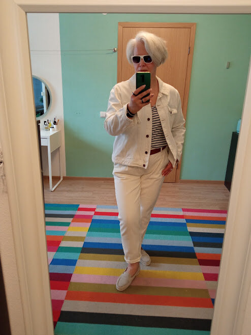 Белые джинсы