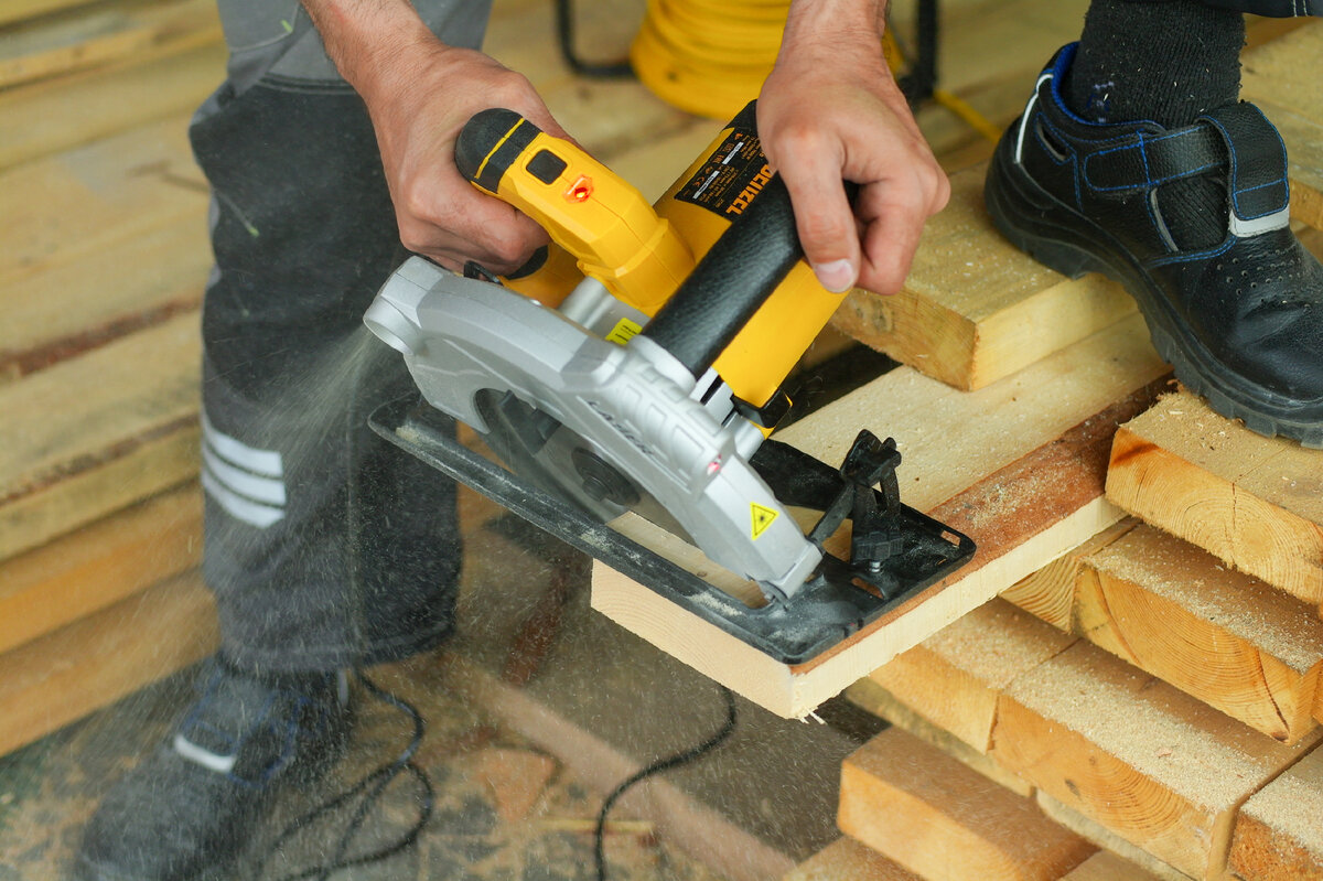 Обзор циркулярной пилы Denzel CS-210