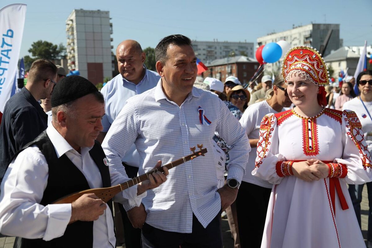 В Новокузнецке отпраздновали ярко и вкусно. ФОТО: телеграм-канал Сергея Кузнецова. 