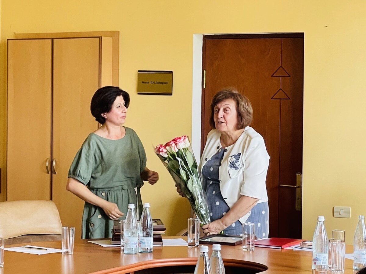 Участники годовых курсов русского языка в Степанакерте получили сертификаты. Фоторепортаж