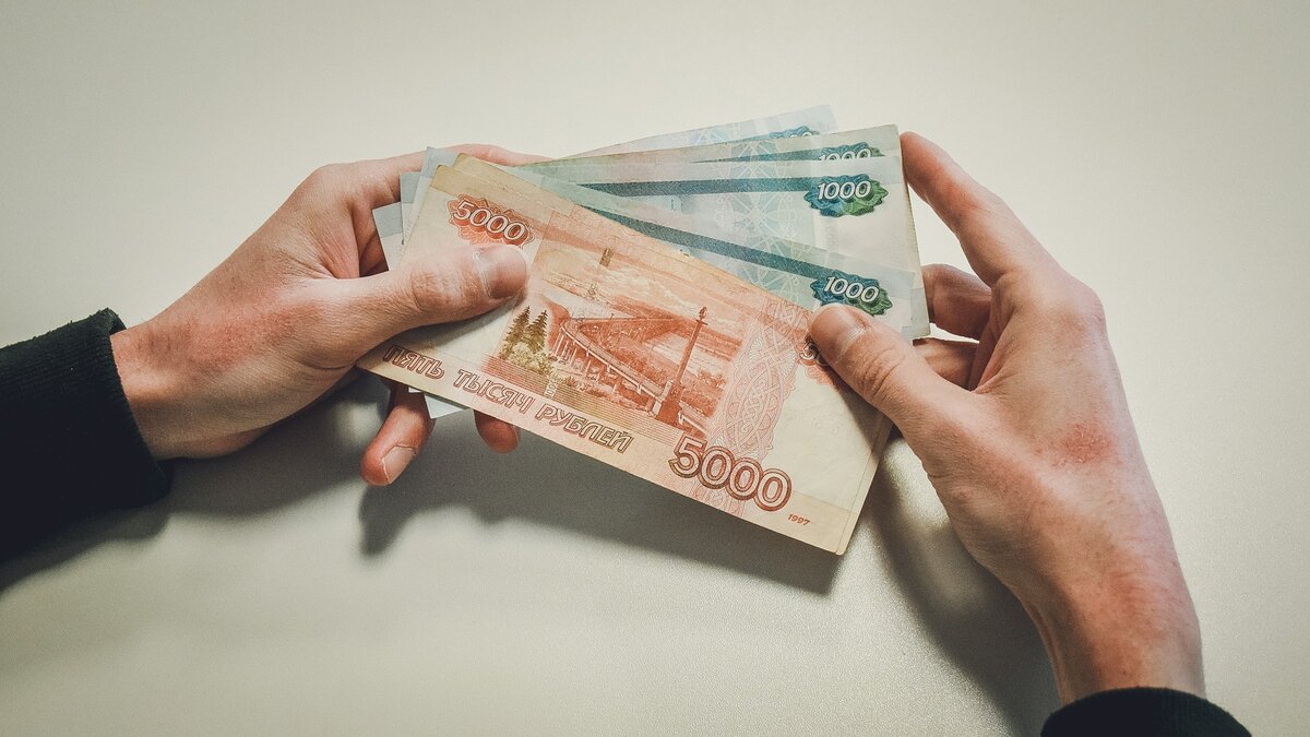     В Ростовской области появились новые сторублевые купюры, пишут СМИ.