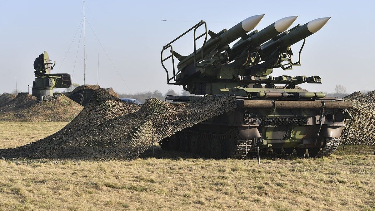     В Таганроге после падения украинских ракет приняли решение усилить защиту воздушного пространства над городом, об этом рассказал глава администрации города Андрей Фатеев.