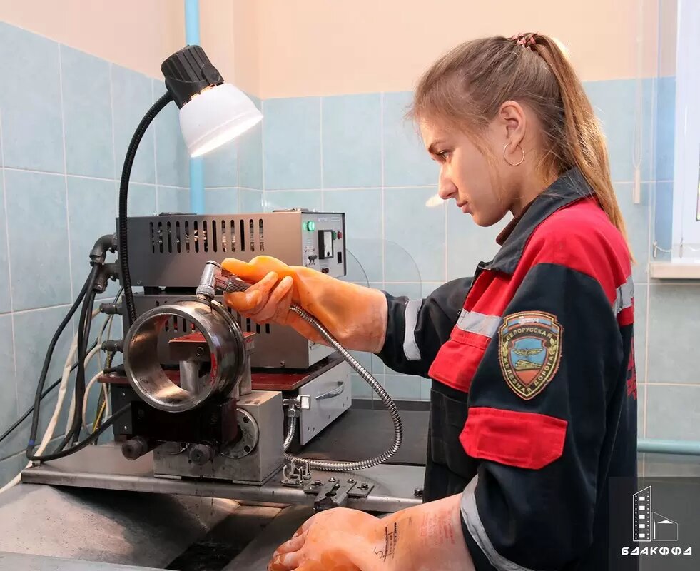 дефектоскопист по газовому и жидкостному контролю. дефектоскопист по газовому и жидкостному контролю. дефектоскопист по газовому и жидкостному контролю. должностная инструкция дефектоскописта. профессия дефектоскопист нефтепроводов.