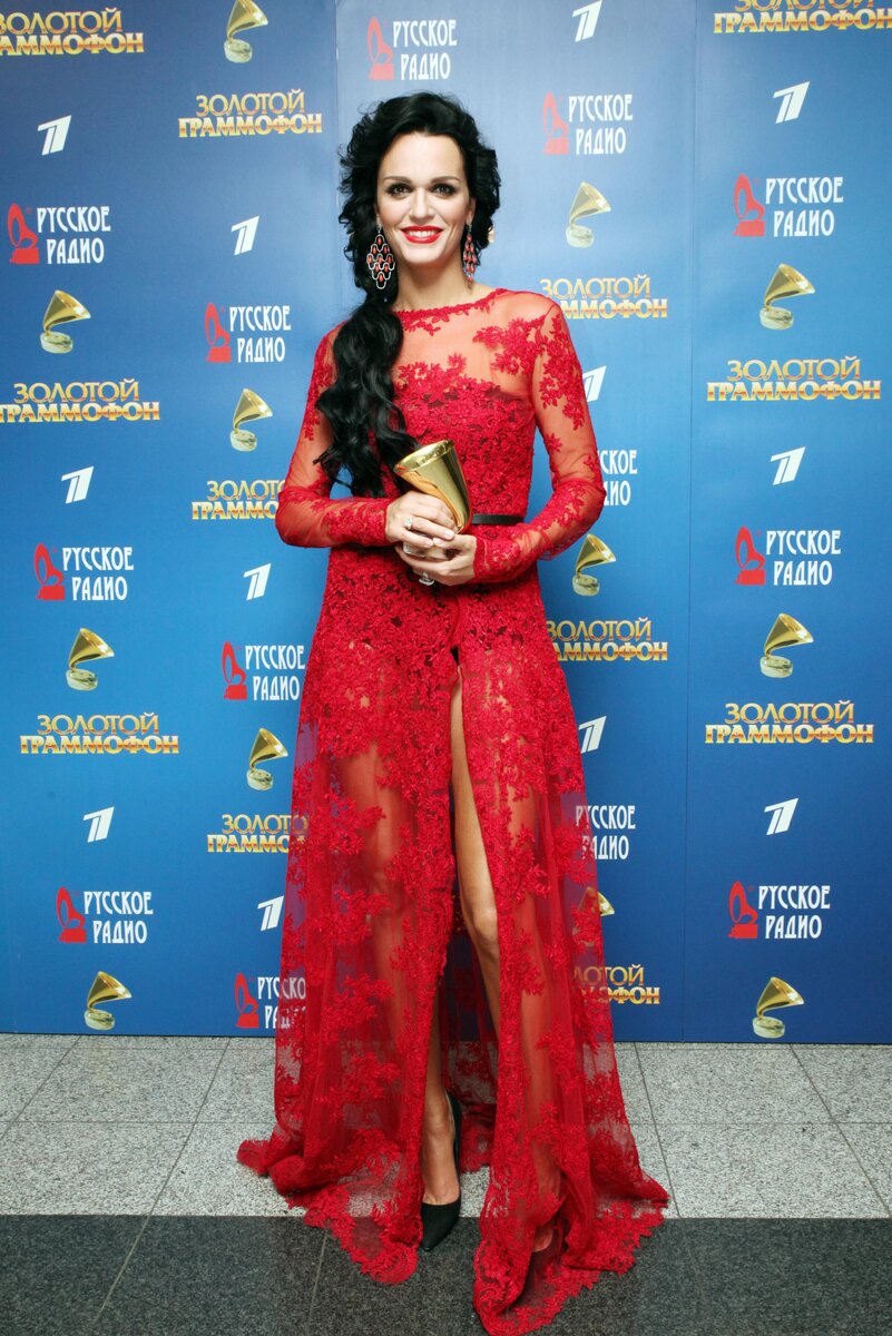    Певица Слава