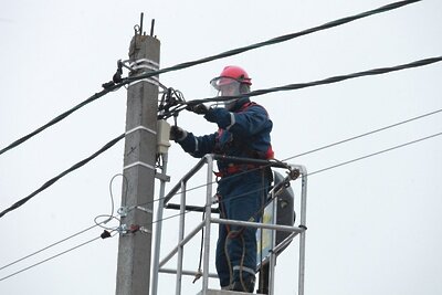   Монтаж электросетей в Подмосковье © Сайт Министерства Энергетики Московской области