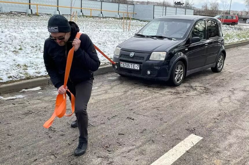 Завести машину. Выдергивание из автомобиля. Завести автомобиль с толкача рукояткой. Дотащить машину.