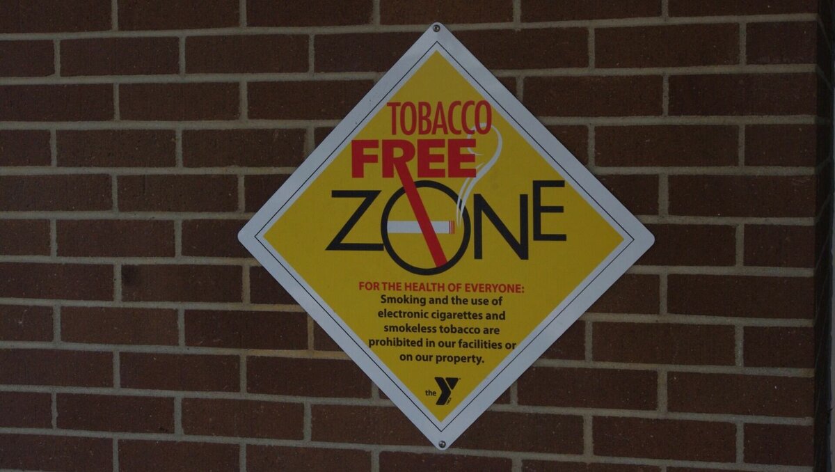     Федеральный Минздрав объявил о сокращении количества курильщиков почти в два раза по отношению к показателям 2009 года, подробностями поделился портал «Новые Известия».