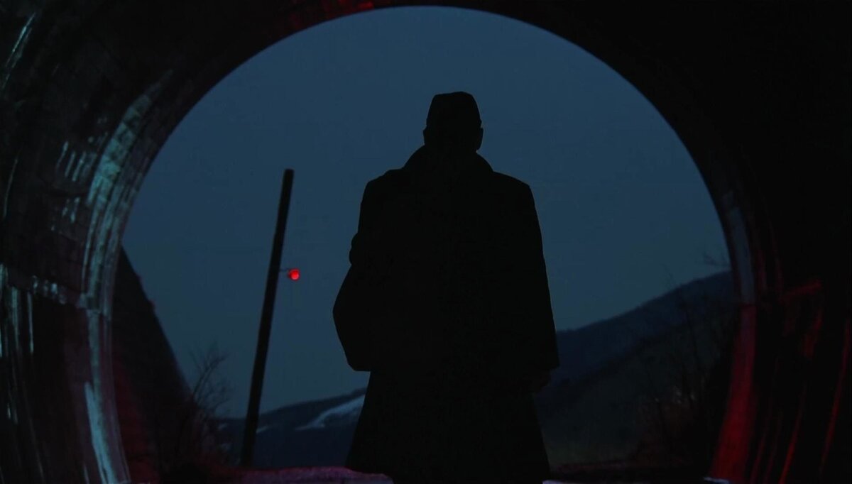 Кадр из новеллы Акиры Куросавы "Туннель"