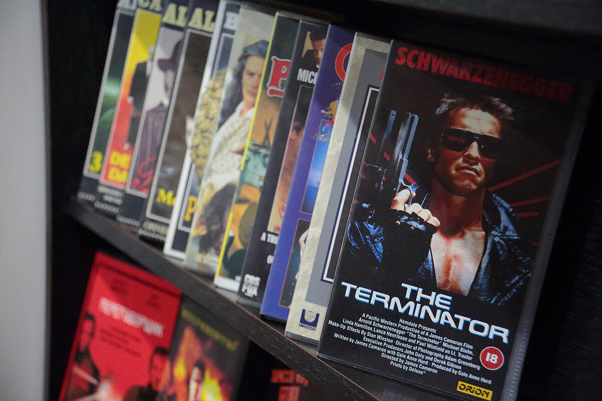 «Книжка» — оригинальная видеокассета на которую дополнительно записывался перевод