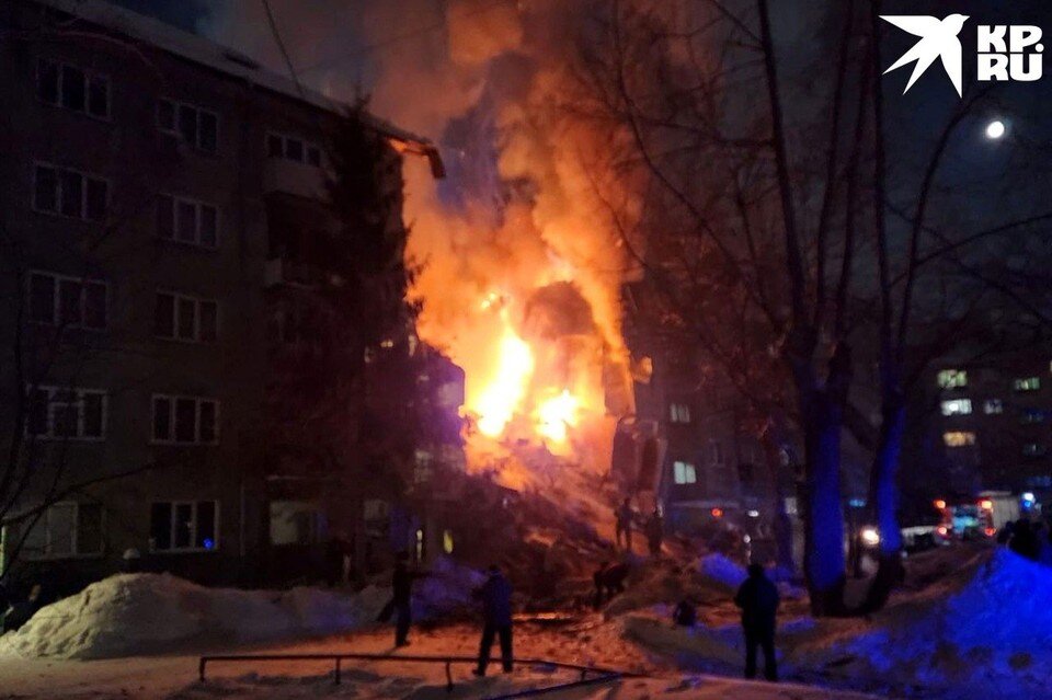     Пожар после взрыва начался рано утром. Вячеслав АШУРКОВ