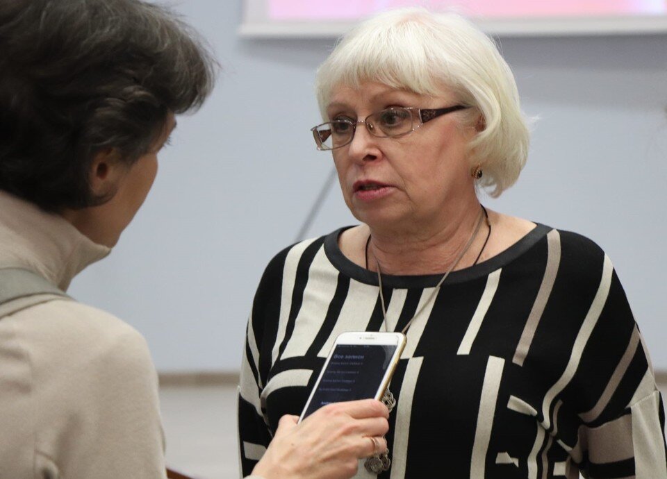     Марина Карлова даёт интервью "Комсомольской правде" Алёна ПАЛАЖЧЕНКО