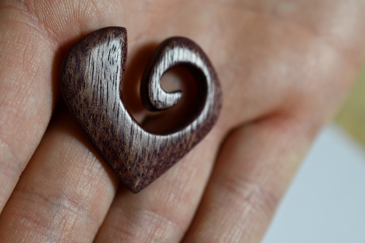 Продаю https://www.avito.ru/moskva/odezhda_obuv_aksessuary/kulon_v_vide_serdtsa_2771045083