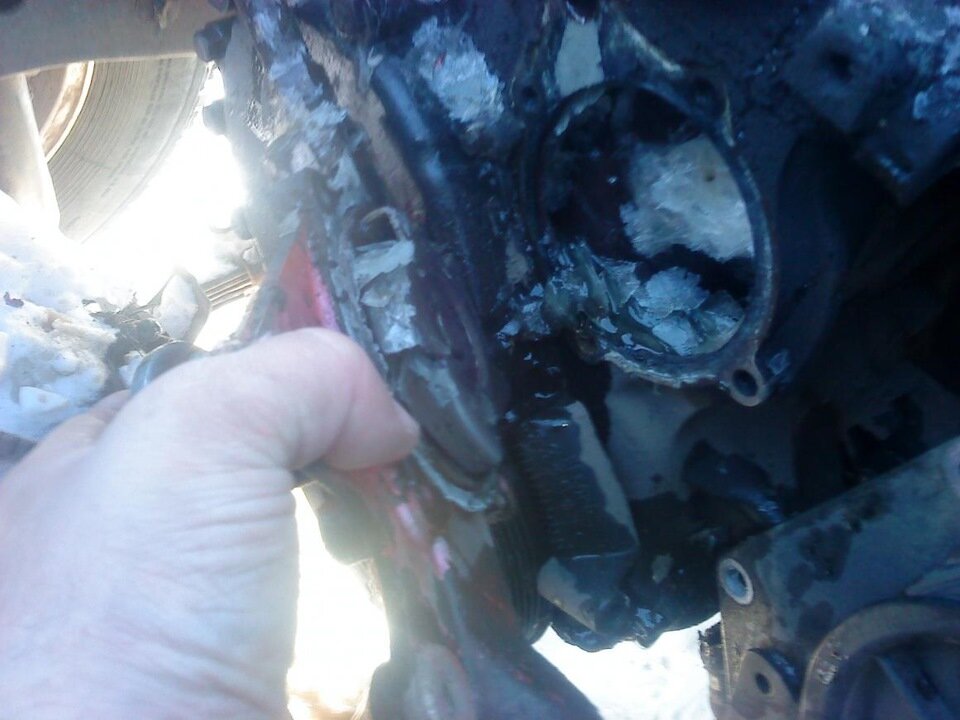 Замерз антифриз. Ледяные хлопья в системе охлаждения.