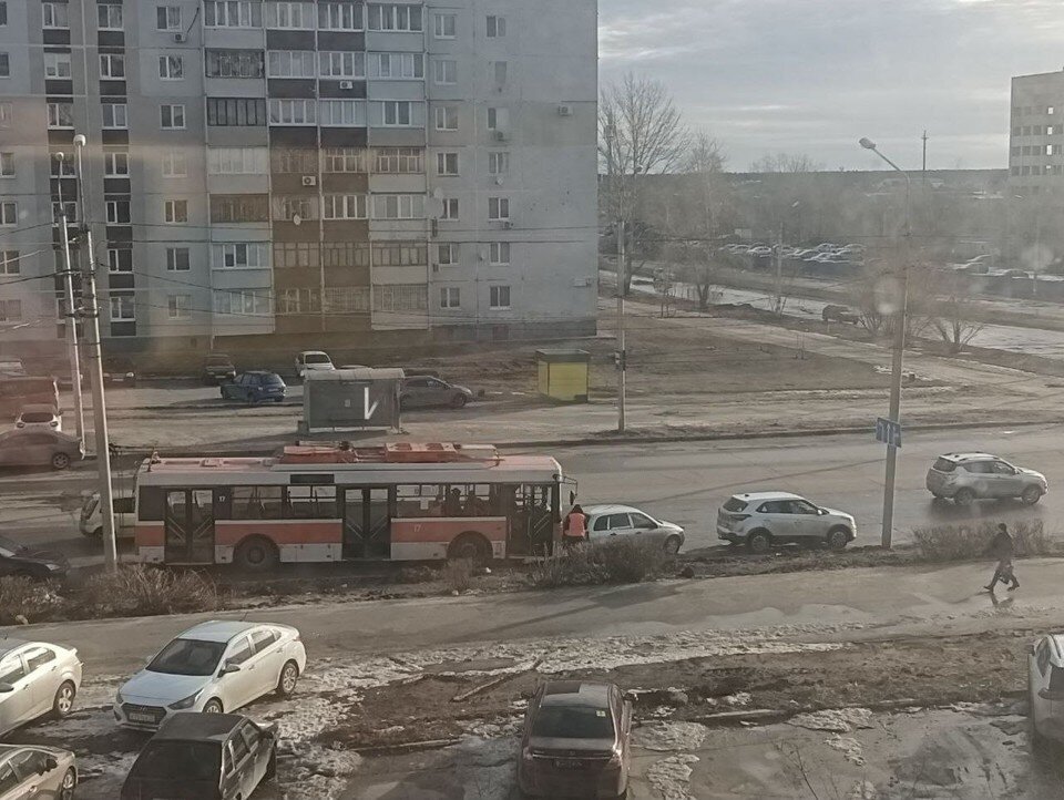     Троллейбус попал в аварию в Новом городе  соцсети