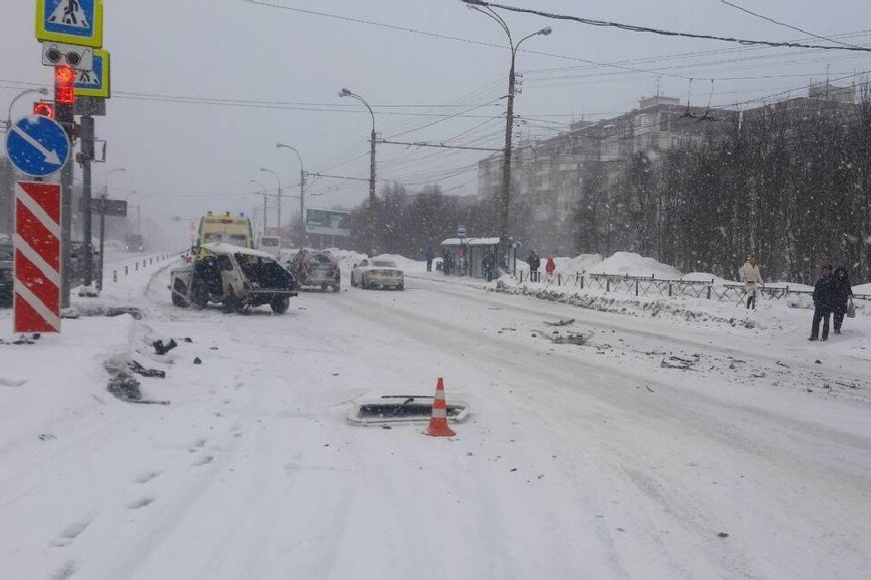     Водителя отечественного авто госпитализировали. Фото: УГИБДД по МО