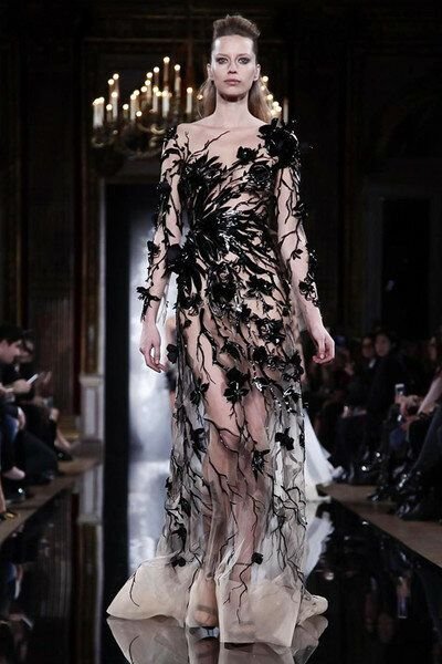 Блеск и красота нарядов знаменитостей