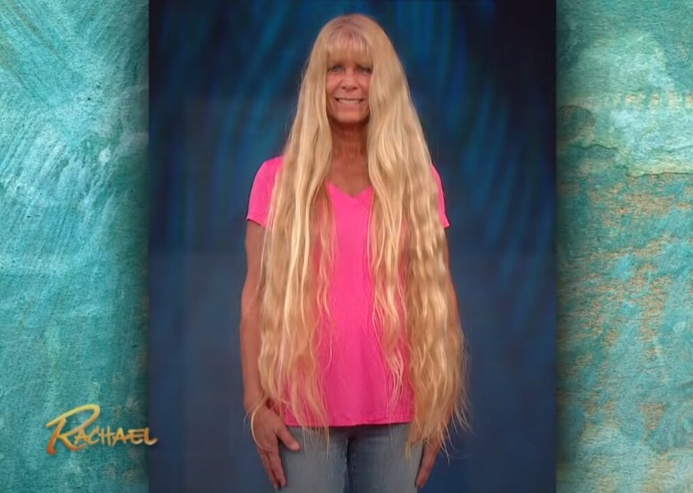 Диана в своём зрелом возрасте продолжала носить очень длинные волосы, которые не стригла годами